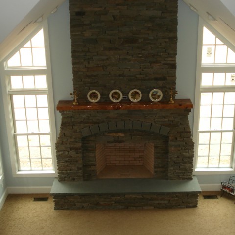 4" Weathered Quarry Ashlar & Thermal Hearth with Rocked Edge
